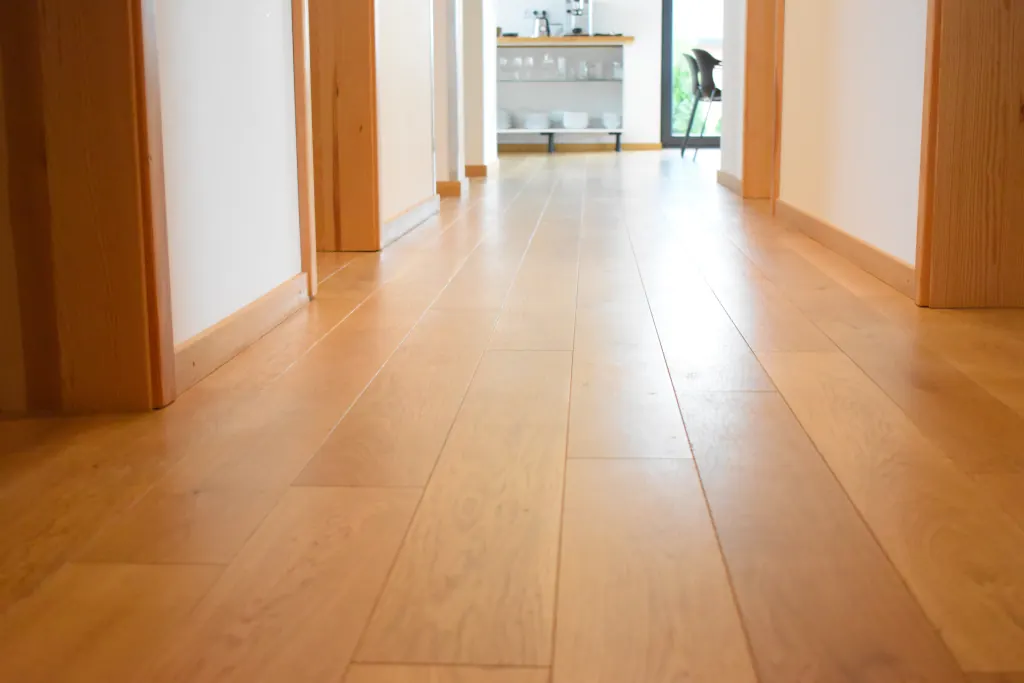 Renovierungsarbeit im Raum München – Landhausdielen vollflächig verklebt